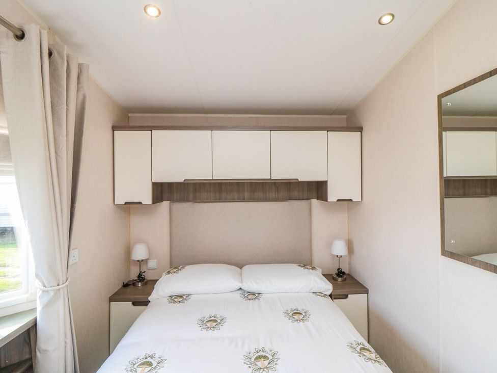 A bedroom with a double bed and cabinets at Gosling 14 in Scarborough