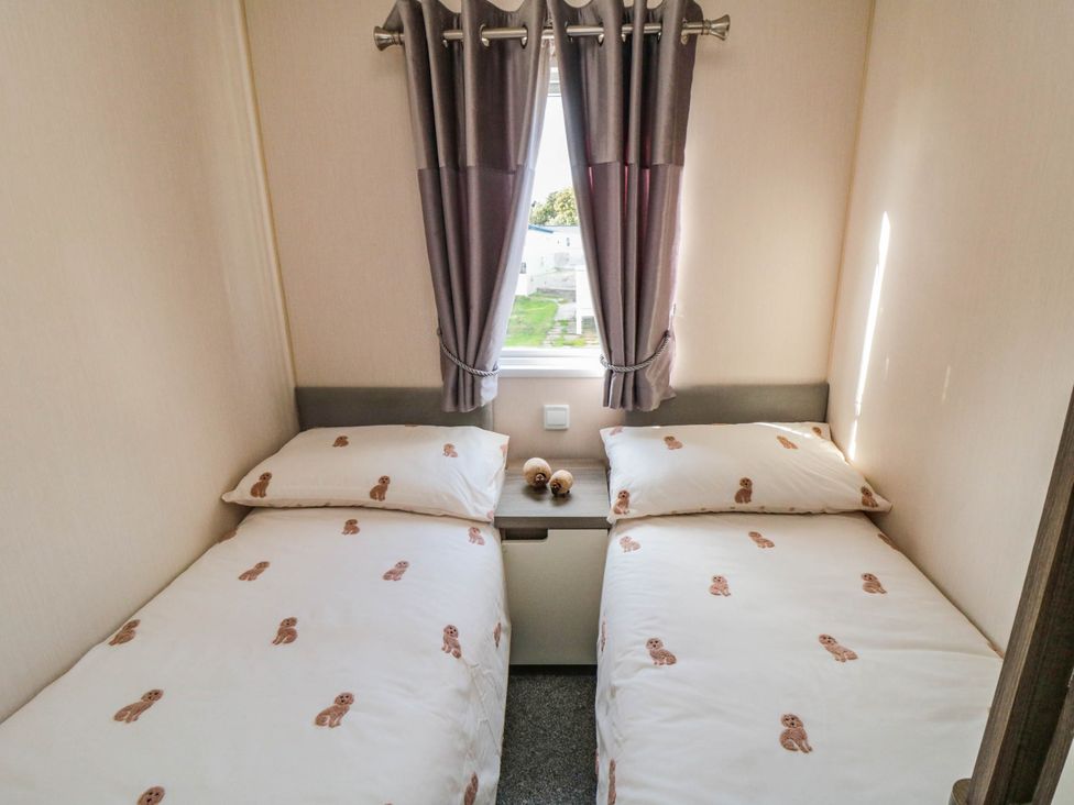 A bedroom with two beds and a window at Gosling 14 in Scarborough
