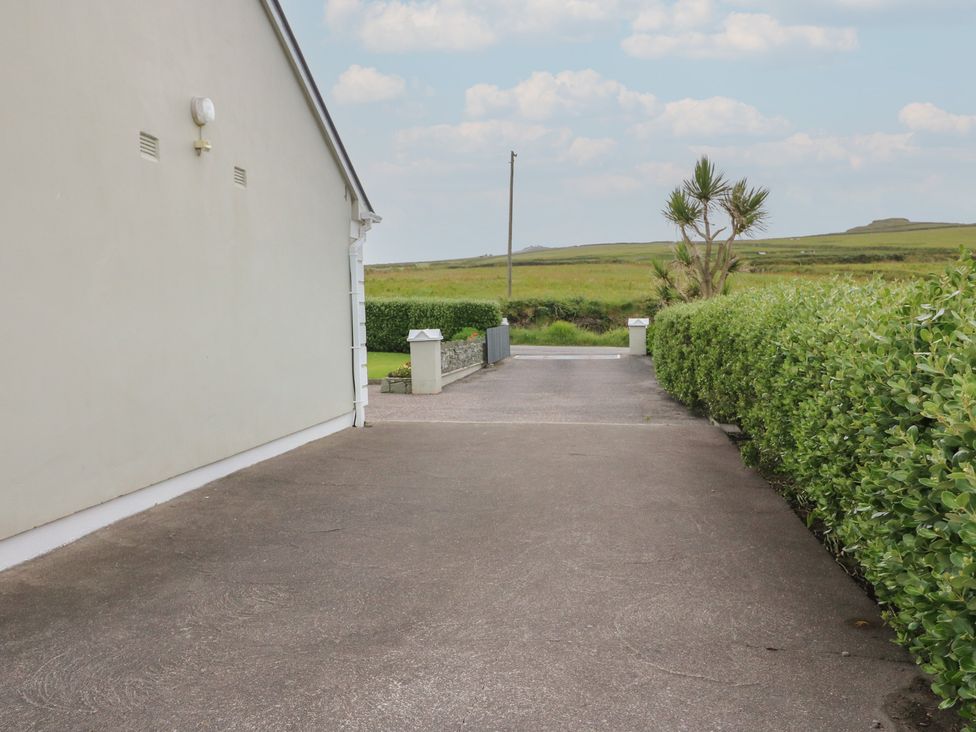 A driveway alongside a building at Wild Atlantic Way Country Cottage, Portmagee, County Kerry