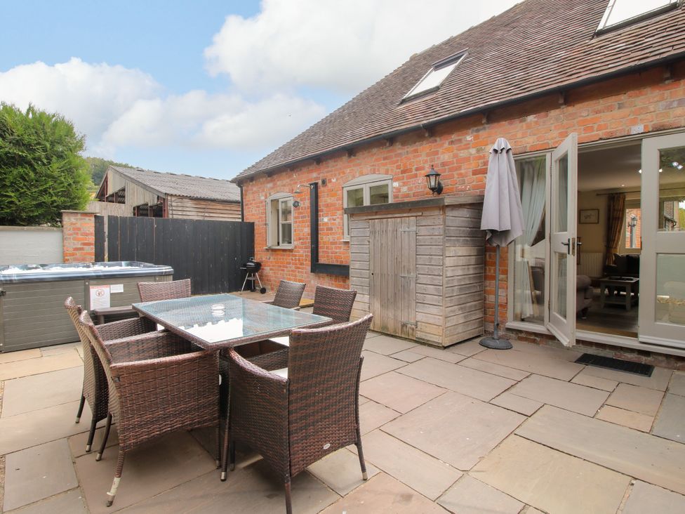 An outdoor area with a patio table and chairs at The Turnip House in Westhope
