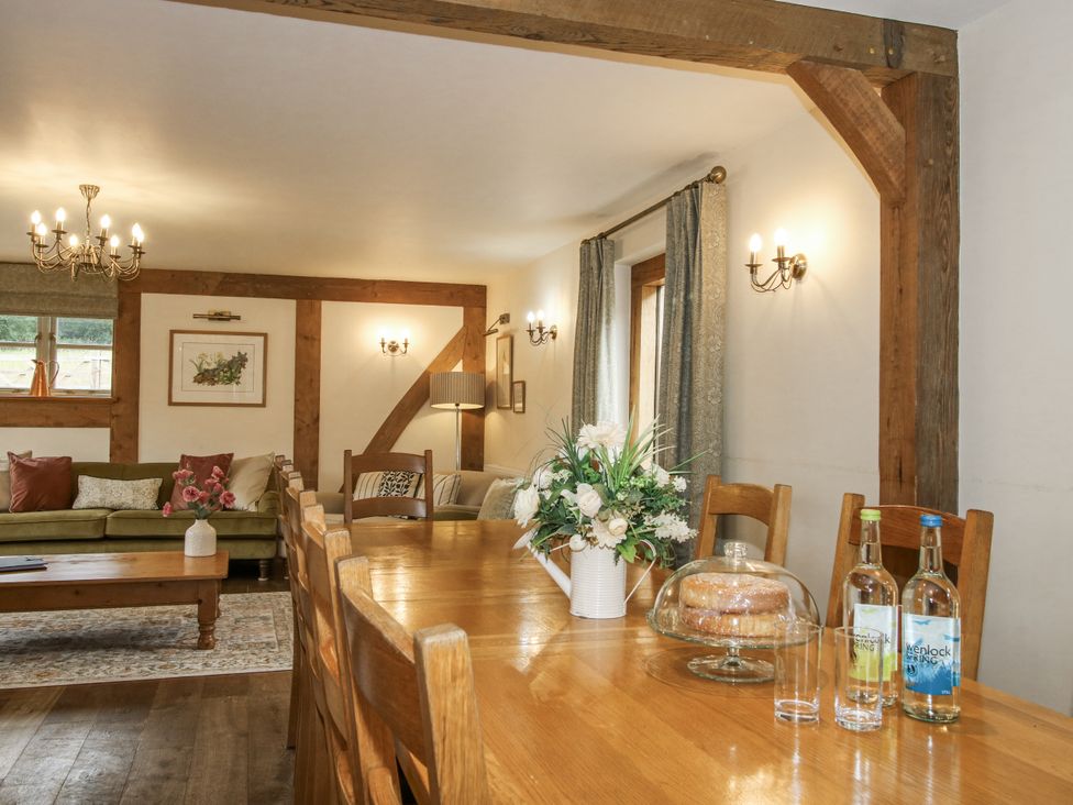 A dining room with a table and chairs at The Milking Parlour in Westhope