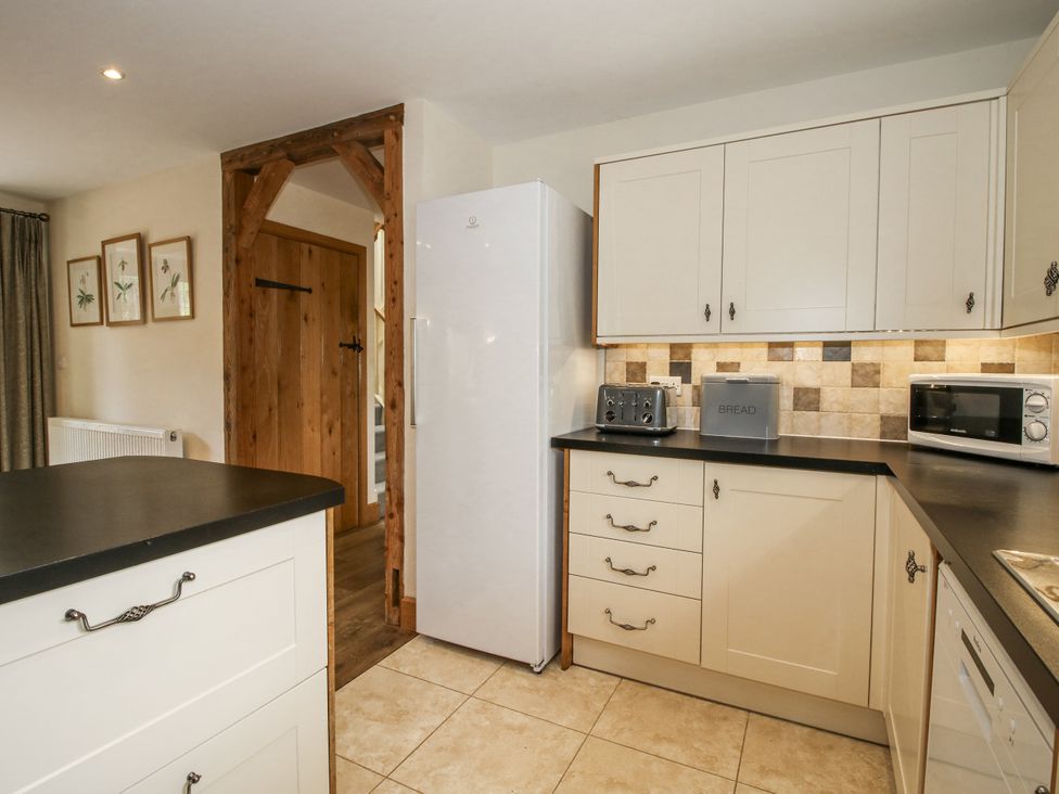 A kitchen with appliances and cabinets at The Milking Parlour in Westhope