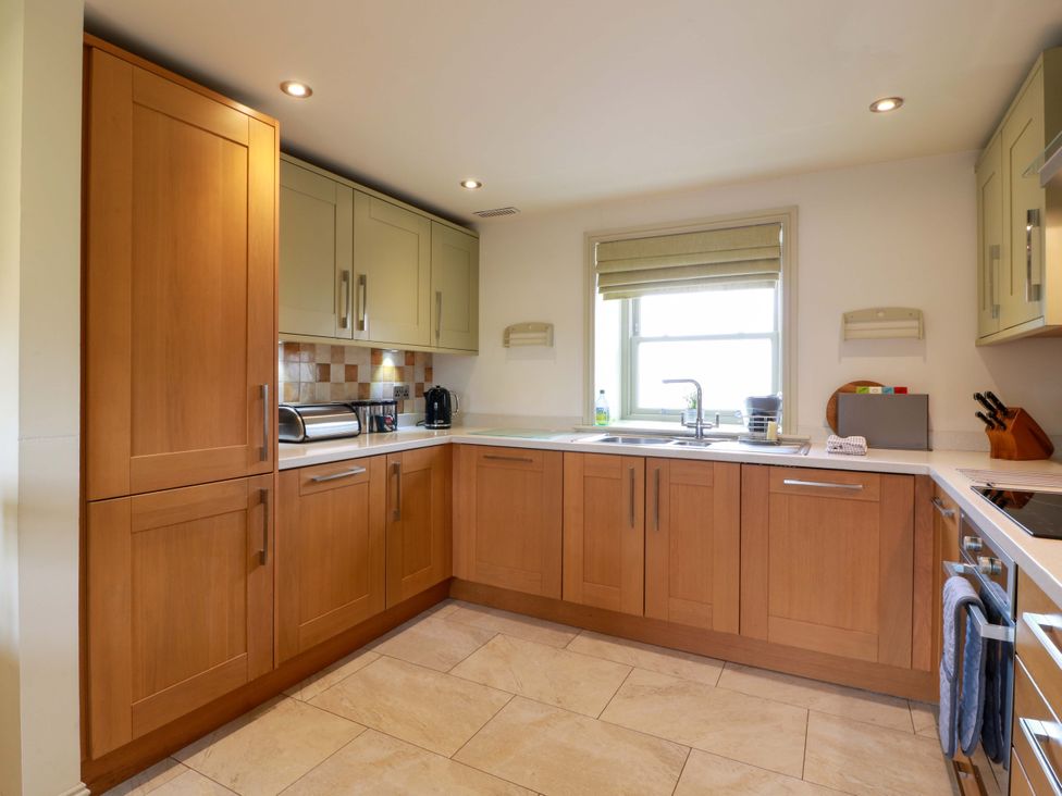 A kitchen with cabinets and appliances at Muirmailing Cottage Plean near Stirling