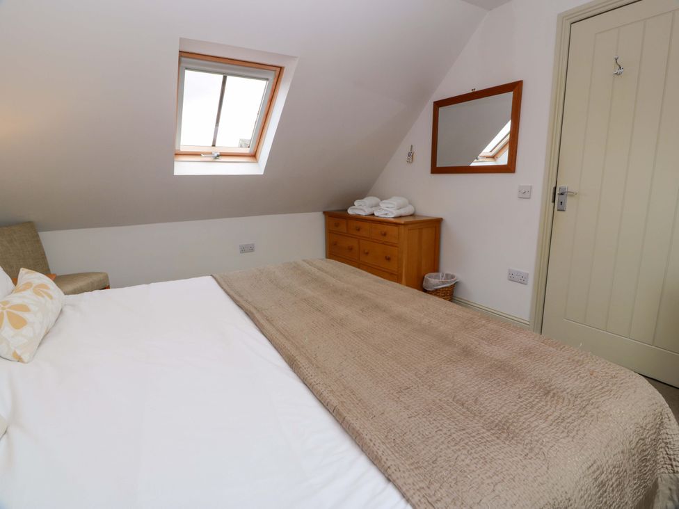 A bedroom with a bed and a dresser at Muirmailing Cottage Plean near Stirling