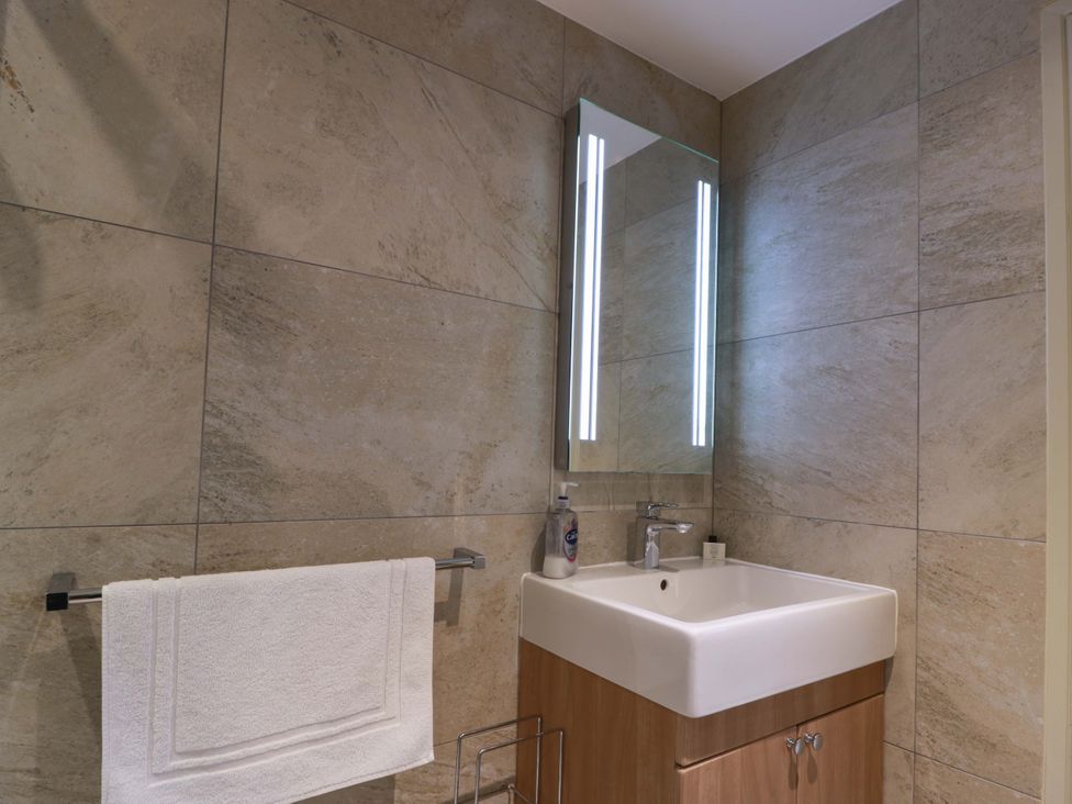 A bathroom with a sink and mirror at Muirmailing Cottage Plean near Stirling