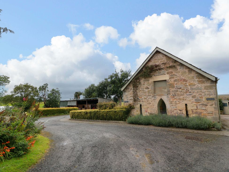 A stone building with garden and trees at Muirmailing Cottage Plean near Stirling