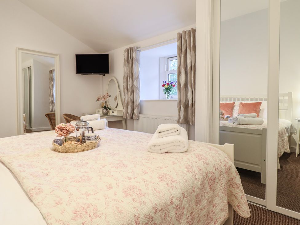 A bedroom with a bed and television at Maritime Mews, 6 The Oakleys in Porthmadog