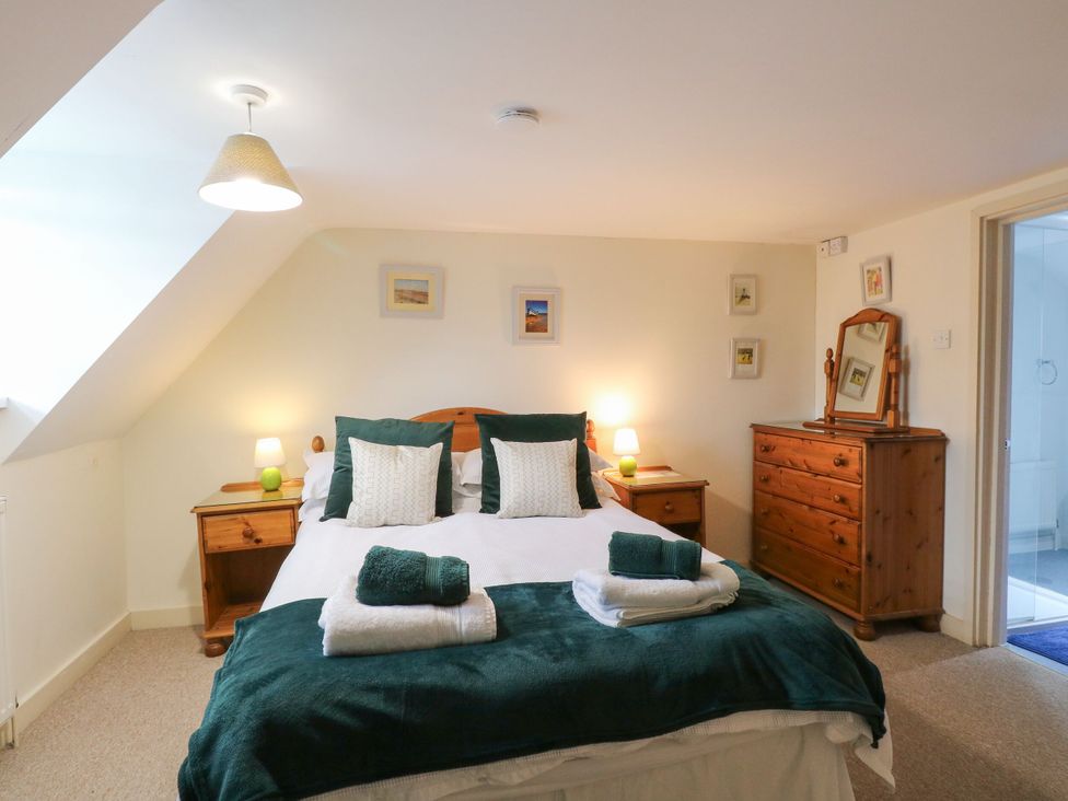 A bedroom with a bed and bedside lamp at Sleepeezy in Little Snoring