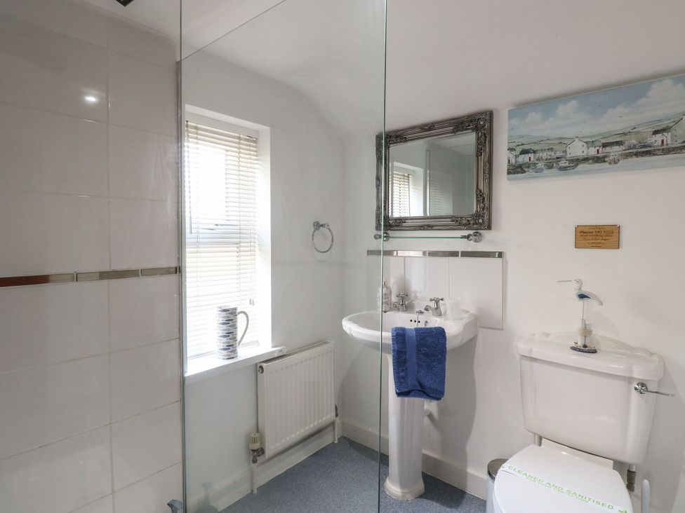 A bathroom with a sink and toilet at Sleepeezy Little Snoring