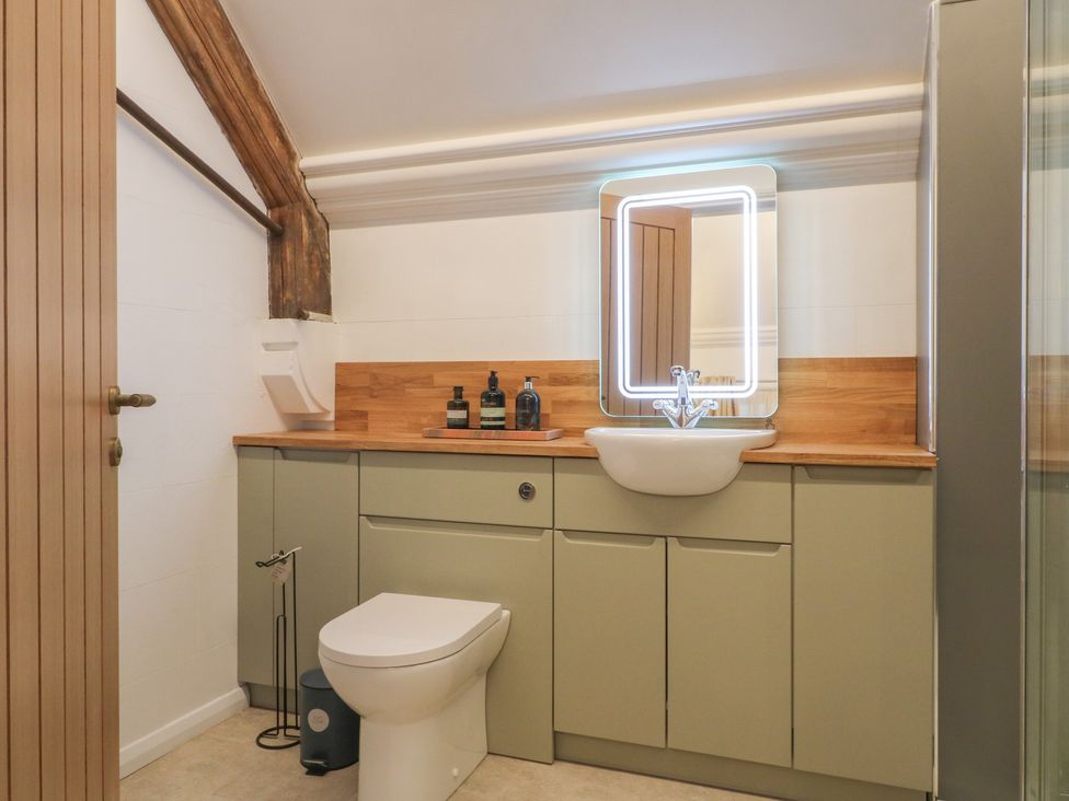 A bathroom with a sink and mirror at Shrewsbury Lodge in Great Haywood