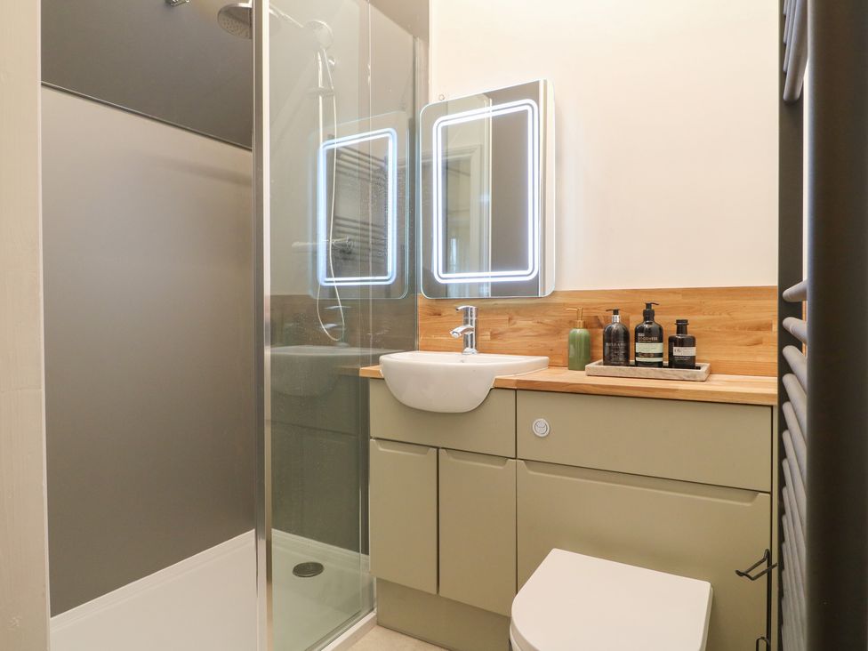 A bathroom with shower, sink, and toilet at Shrewsbury Lodge Great Haywood