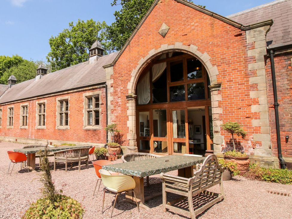 An outdoor seating area with tables and chairs at Shrewsbury Lodge in Great Haywood