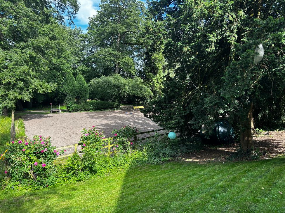 An outdoor area with trees and flowers at Shrewsbury Lodge Ingestre near Great Haywood