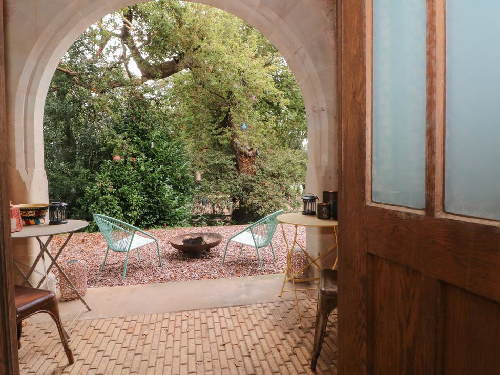An outdoor area with tables and chairs at Diamond Lodge Ingestre near Great Haywood