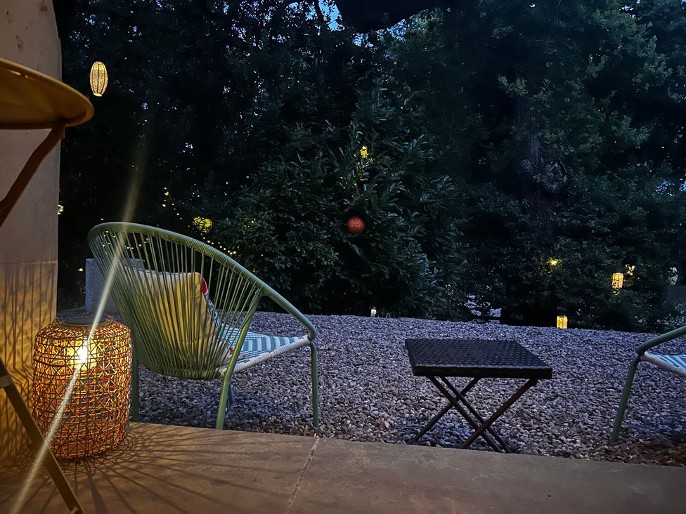 An outdoor seating area with chairs and a table at Diamond Lodge Ingestre near Great Haywood