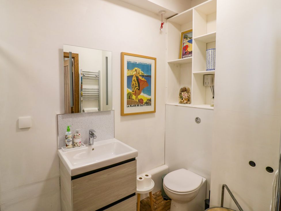 A bathroom with a sink and a toilet at Diamond Lodge Ingestre near Great Haywood
