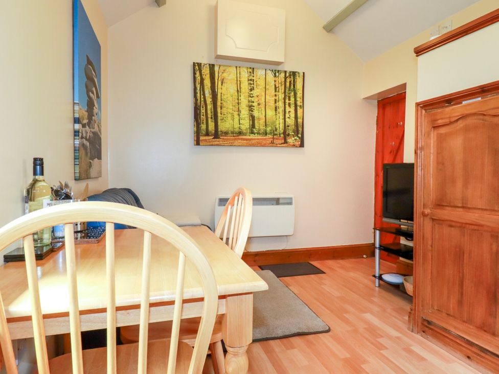 A dining room with a table and chairs at Cosy Cottage in Dobwalls