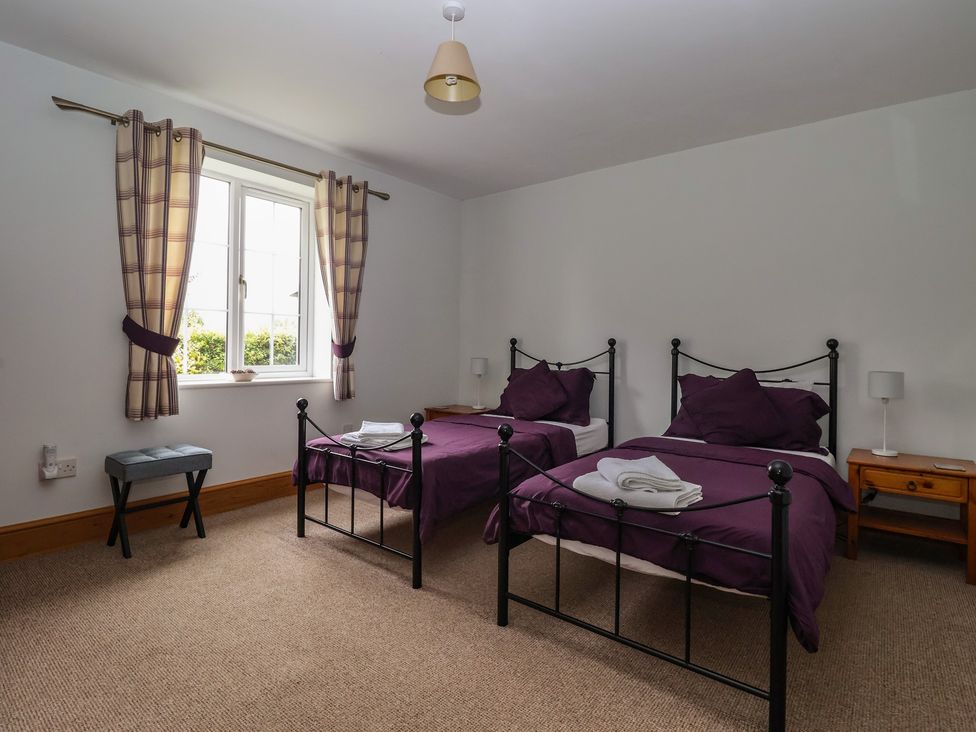 A bedroom with two beds and a window at Lillieput Lodge Melbourne