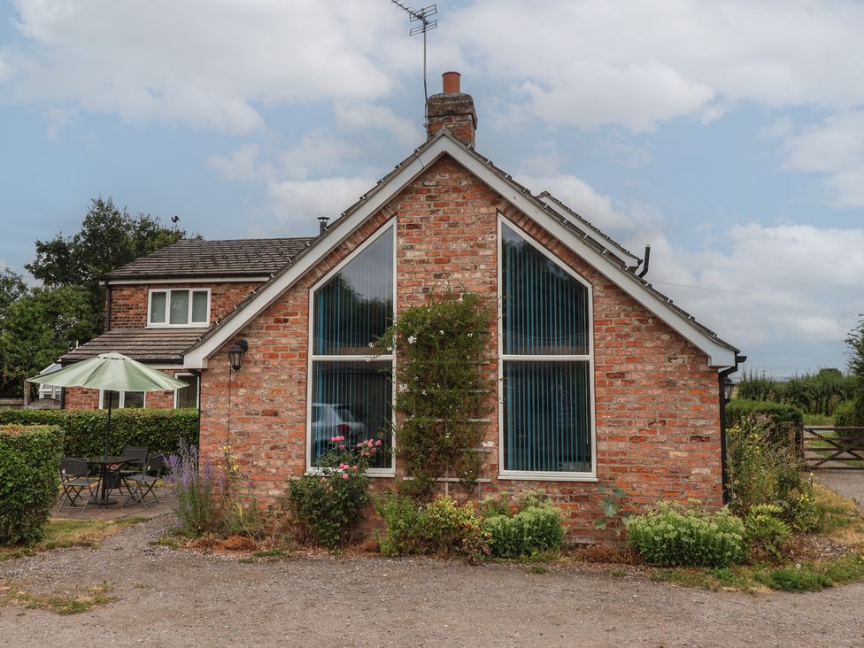 A brick house with windows and a garden at Lillieput Lodge in Melbourne