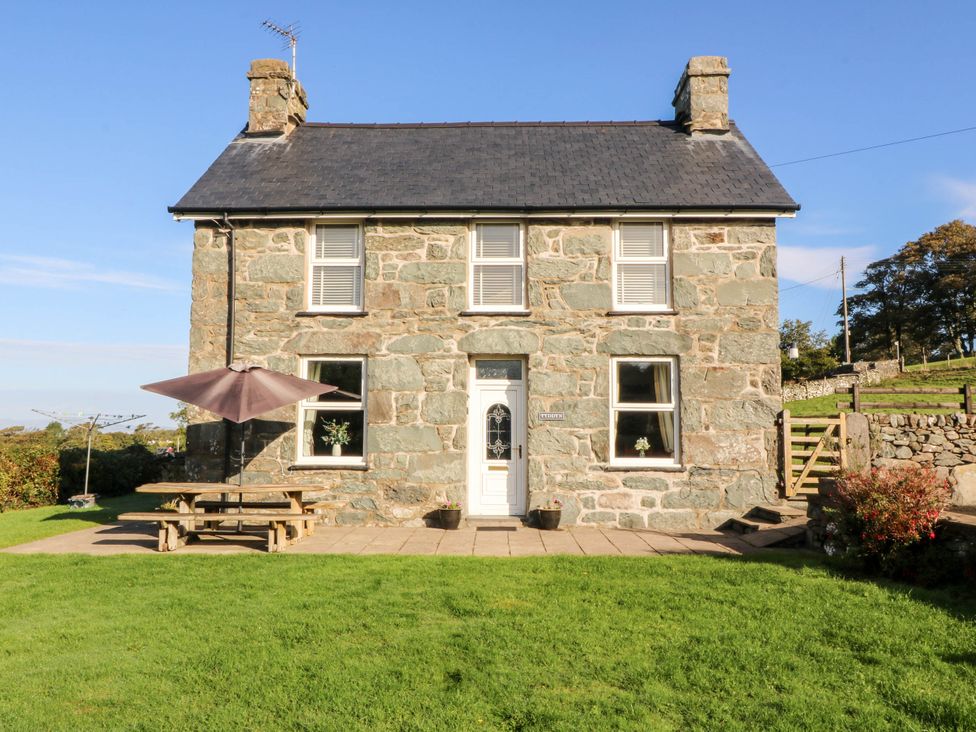 A house with a garden and seating area at Tyddyn in Dyffryn Ardudwy