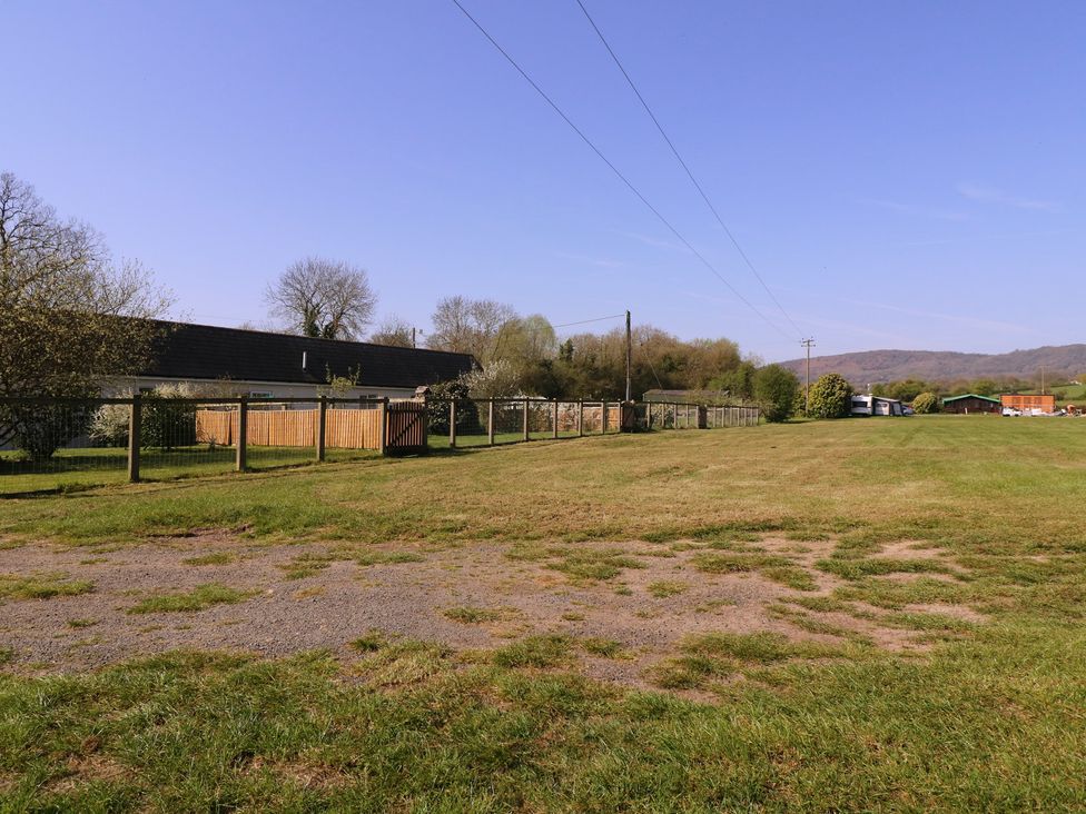 An outdoor area with grass and a fence at The Turbles - Swallows Nest in Castlemorton near Welland