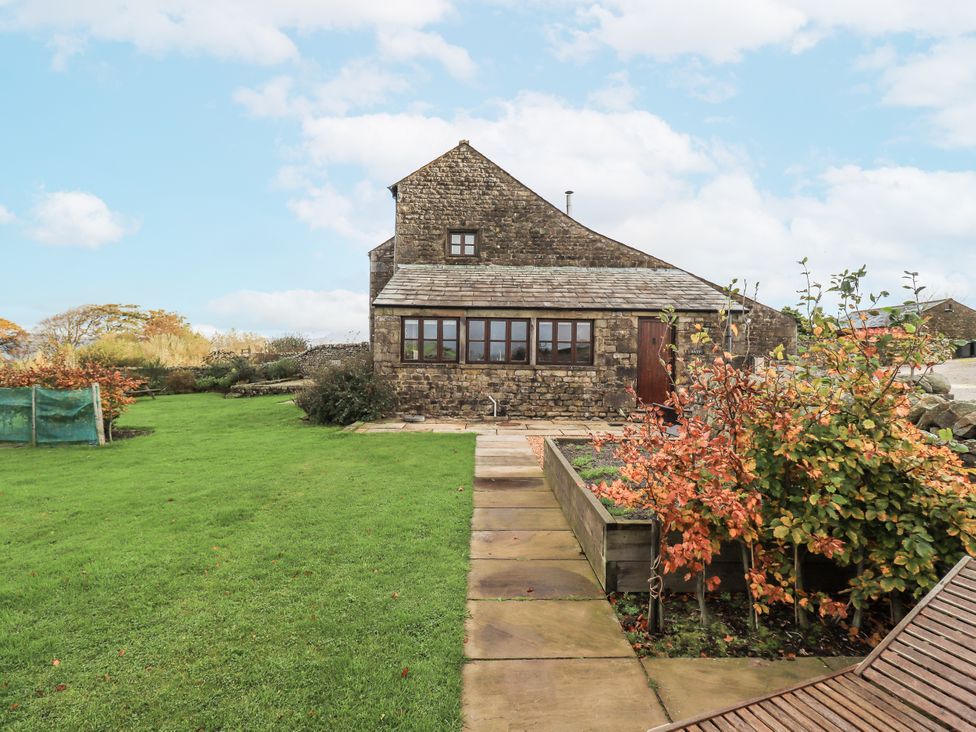 A building with garden and pathway at Usherwoods Dairy in Tatham