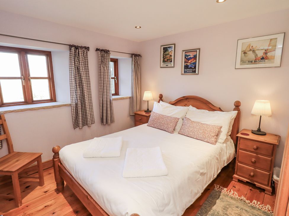 A bedroom with a bed and two lamps at Usherwoods Dairy Tatham
