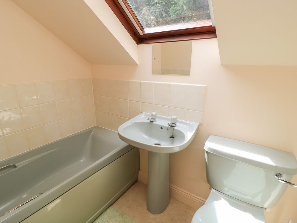A bathroom with a bathtub, toilet, and sink at Uplands Over Compton near Sherborne