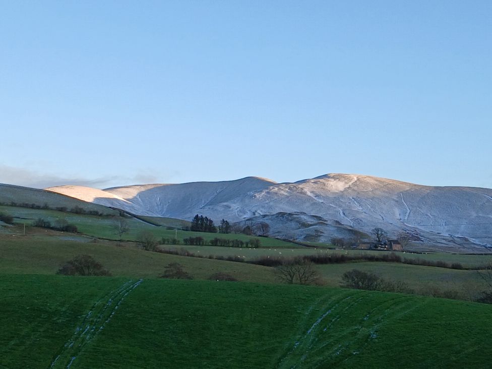 A view of hills and mountains under a clear sky at Riddings Barn Howgill near Sedbergh