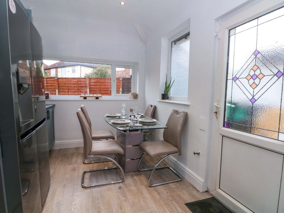 A kitchen with a dining area featuring a table and chairs at Thomas Lane in Liverpool