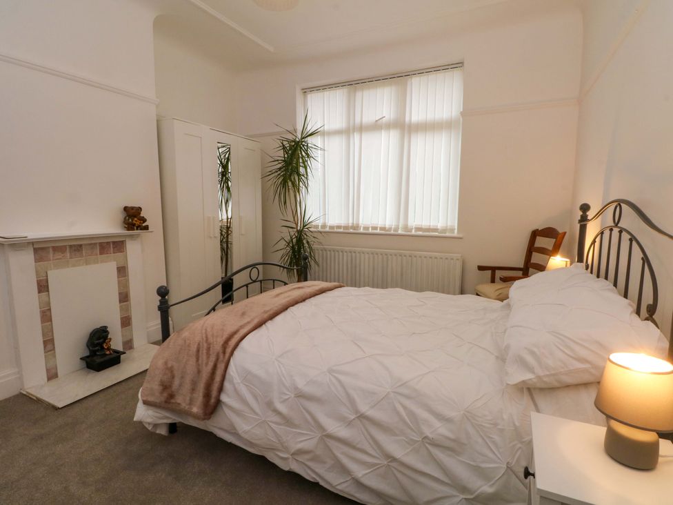 A bedroom with a bed and wardrobe at Thomas Lane in Liverpool