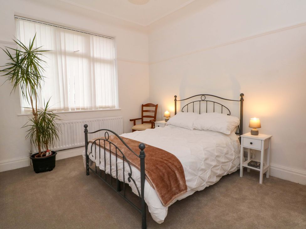 A bedroom with a bed and a plant at Thomas Lane in Liverpool