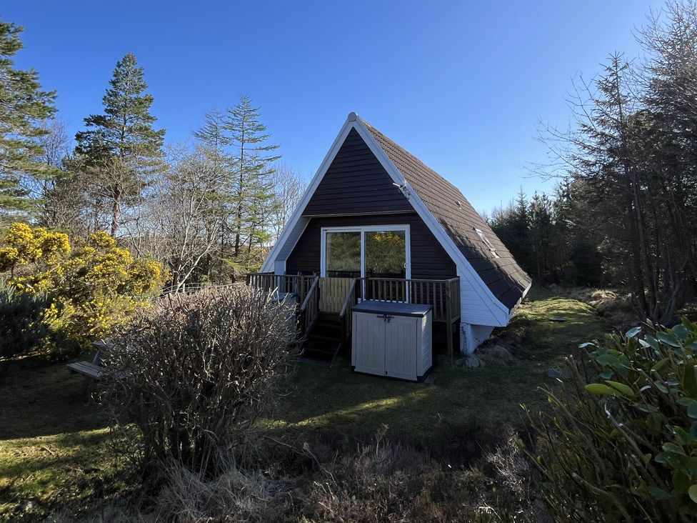 A house with deck and storage shed in the garden at Suil Na Mara Aultbea