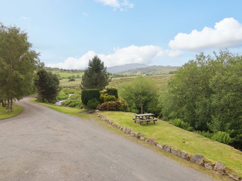 An outdoor area with a picnic table and a pathway at Stabal Cottage Dolgellau