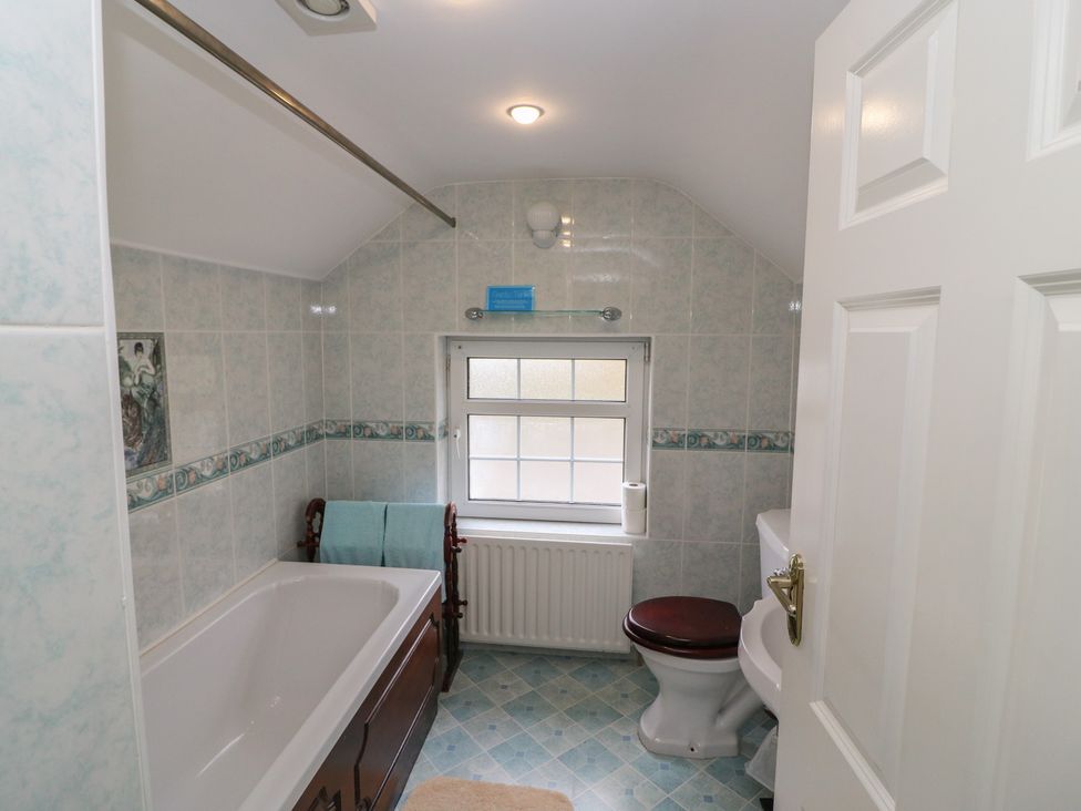 A bathroom with a bathtub and toilet at The Farmhouse in Dunmanway, County Cork