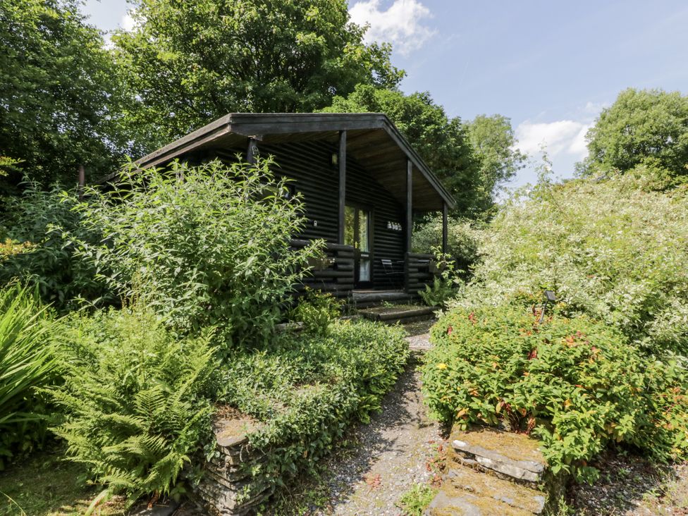 A cabin surrounded by greenery at Buttermere Spark Bridge near Greenodd