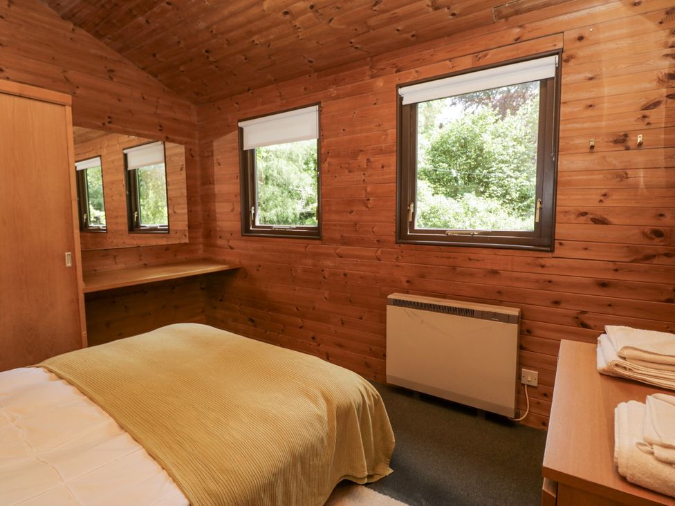 A bedroom with a bed and desk in Grasmere Spark Bridge near Greenodd