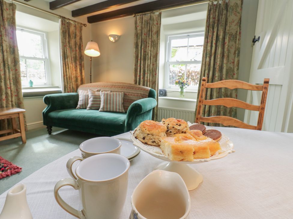 A sitting room with a sofa and table at Bill's Place in Bainbridge near Hawes