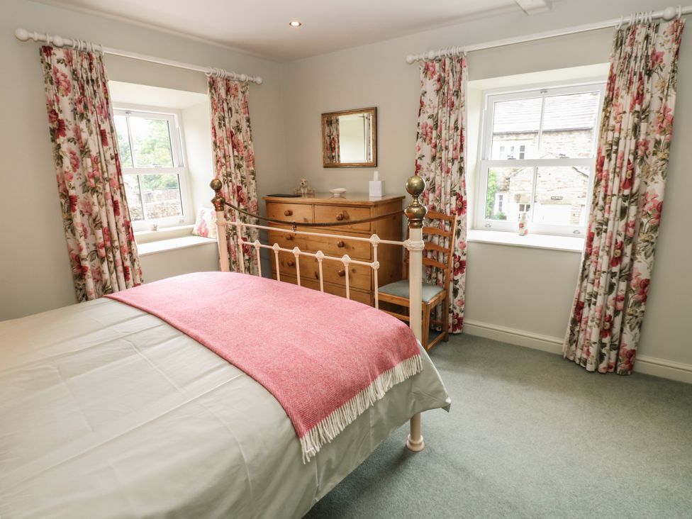 A bedroom with a bed and chest of drawers at Bill's Place in Bainbridge near Hawes