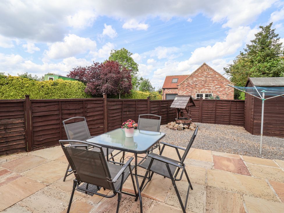 A garden with a table and chairs at Croft Granary in Stillington near Easingwold and York