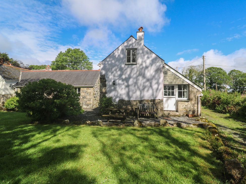 A house with garden and seating area at Longhouse, St Keverne, Lizard Peninsula