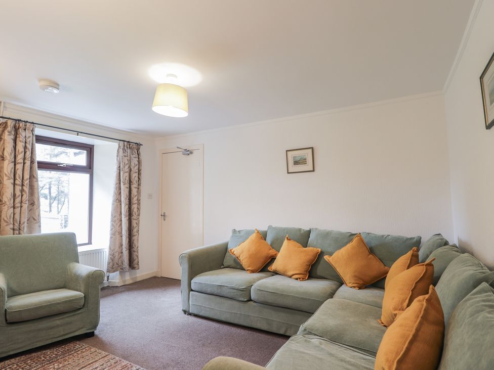 A living room with a sofa and armchair at Lag-Uaine in Staffin