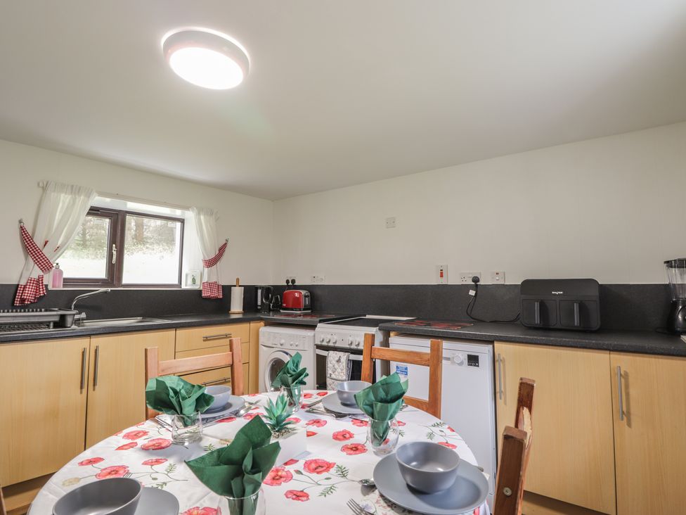 A kitchen with a table and chairs at Lag-Uaine in Staffin