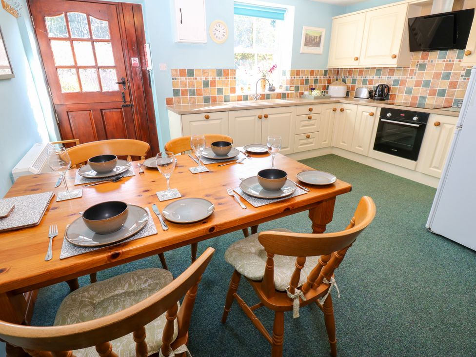 A kitchen with dining table and chairs at Barnbrook in Carperby near Leyburn