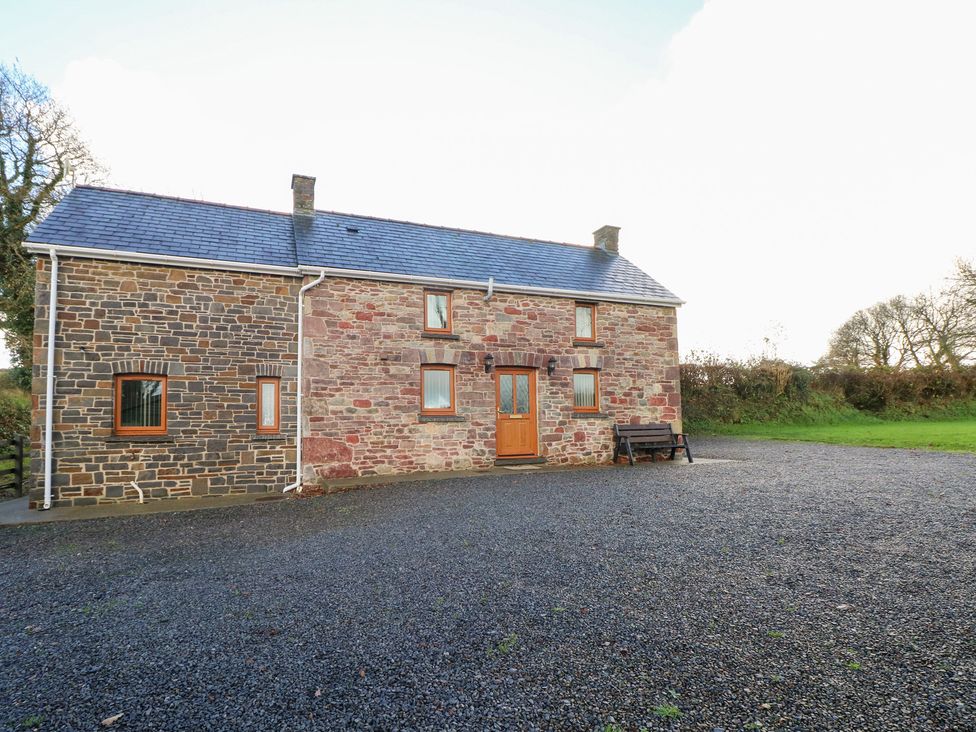 A house with a gravel area at Bwthyn Trecoed in St. Clears near Carmarthen