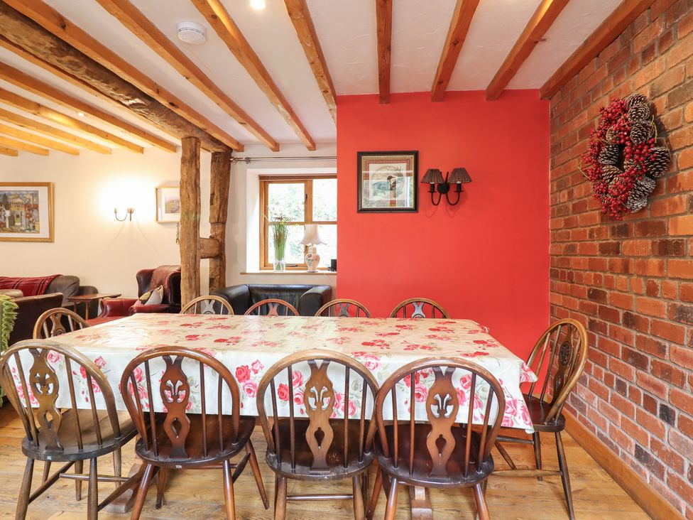 A dining room with a table and chairs at Ysgubor Pwlliago in Pennant Valley near Llangynog