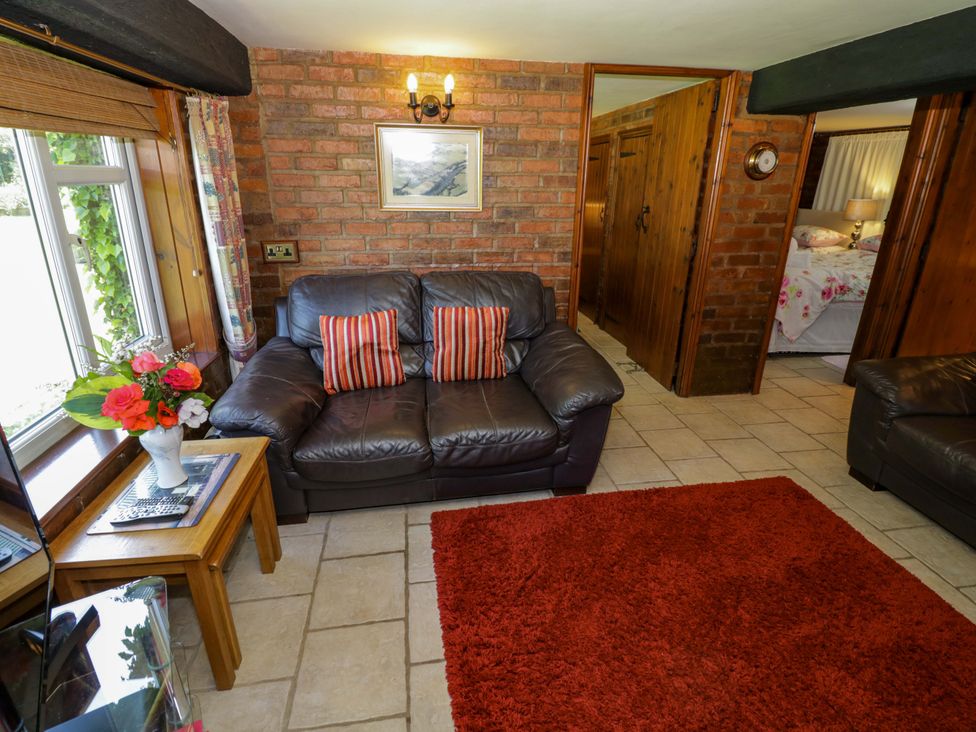 A living room with a sofa and a coffee table at Severn Bank Lodge in Astley Burf near Stourport-on-Severn