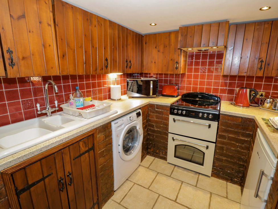 A kitchen with appliances and a sink at Severn Bank Lodge in Astley Burf near Stourport-on-Severn