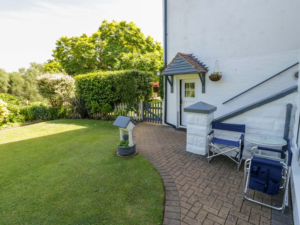 A garden with seating and a path at Severn Bank Lodge, Astley Burf near Stourport-on-Severn