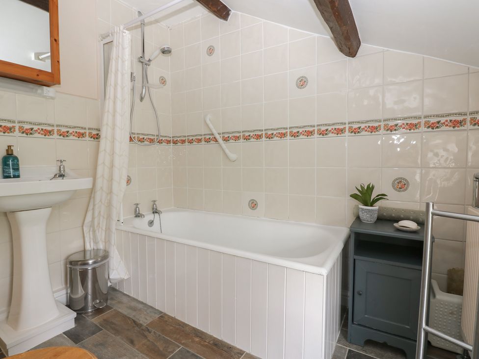 A bathroom with a bathtub and sink at High Smarber Low Row near Reeth